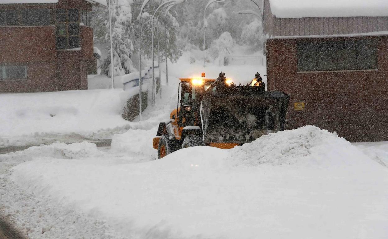 La mayor acumulación de nieve de la última década en el Huerna