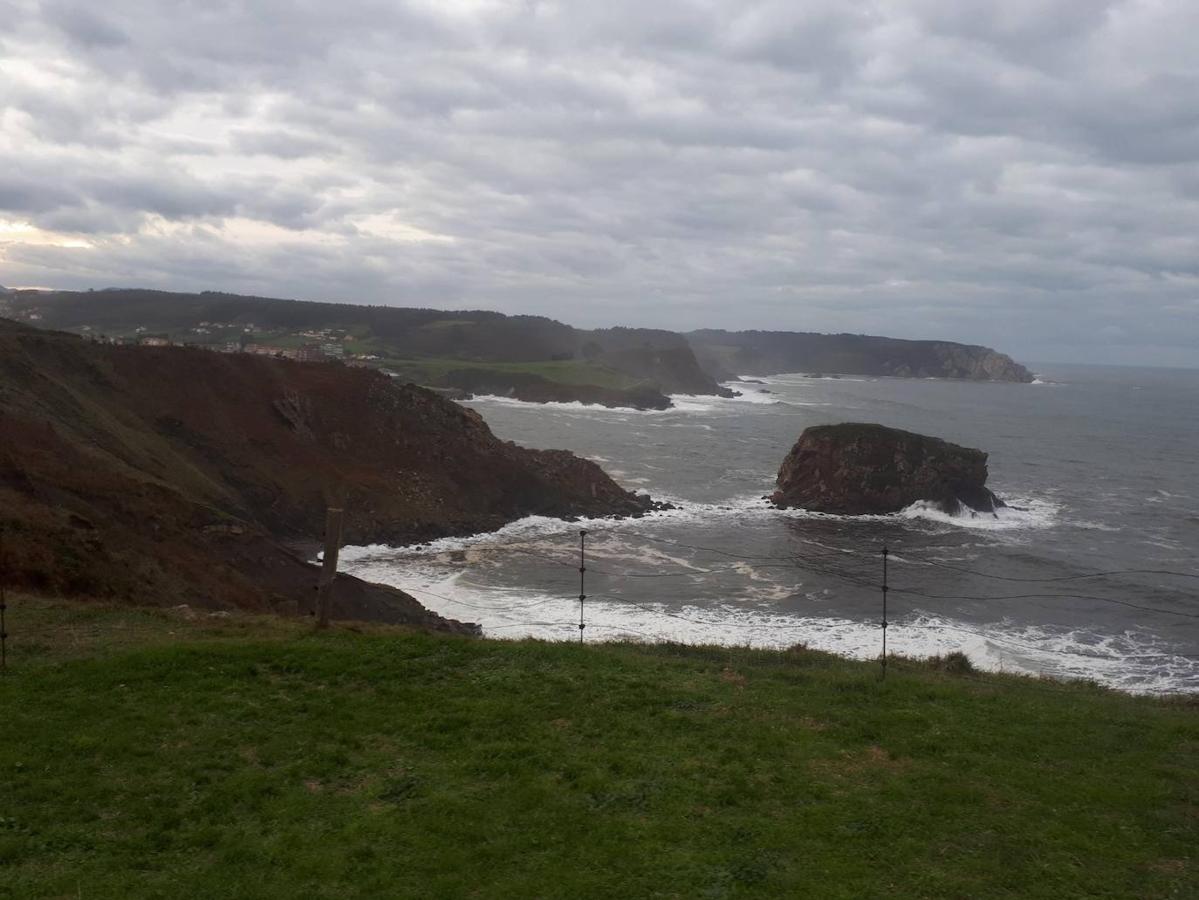 Recorremos una de las rutas costeras más espectaculares del litoral asturiano, situada entre la Playa de Arnao y San Juan de la Arena.