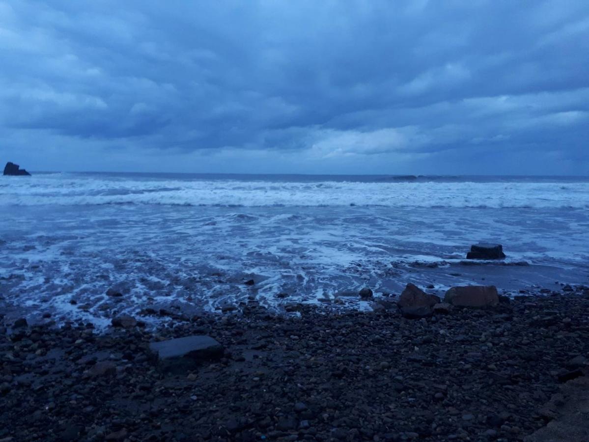 Recorremos una de las rutas costeras más espectaculares del litoral asturiano, situada entre la Playa de Arnao y San Juan de la Arena.