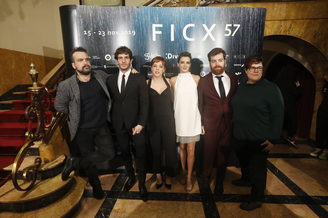 Ernesto Alterio, Quim Gutiérrez, Clara Lago y Montxo Armendáriz son algunos de los rostros conocidos de la gran pantalla que se han dado cita en Gijón con motivo del Festival Internacional de Cine de Xixón, cuya gala inaugural se ha celebrado en el Teatro Jovellanos.