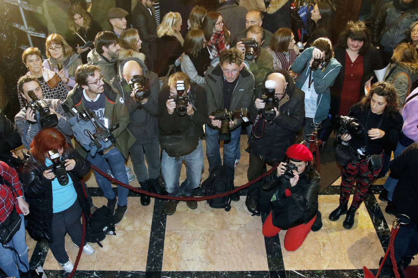 Ernesto Alterio, Quim Gutiérrez, Clara Lago y Montxo Armendáriz son algunos de los rostros conocidos de la gran pantalla que se han dado cita en Gijón con motivo del Festival Internacional de Cine de Xixón, cuya gala inaugural se ha celebrado en el Teatro Jovellanos.