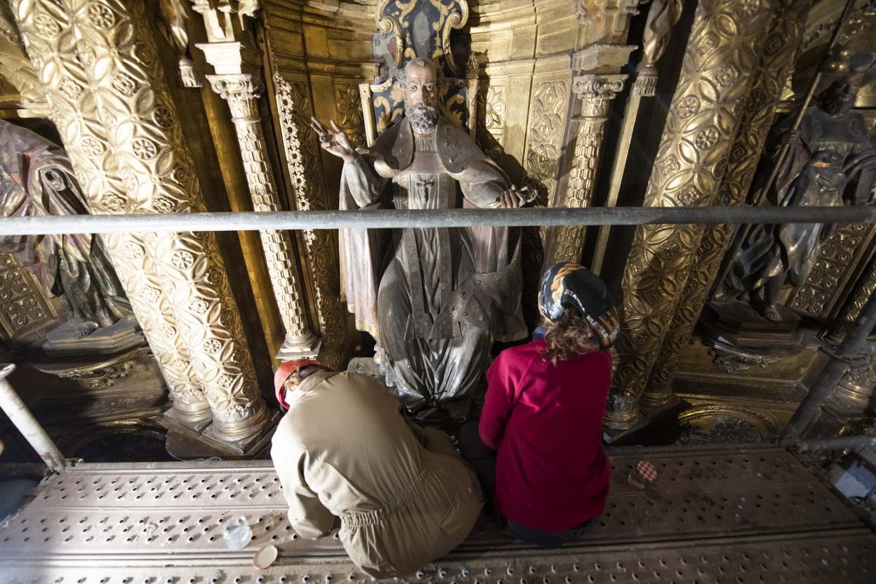 Tres de los cinco retablos de la girola ya están siendo rehabilitados. 