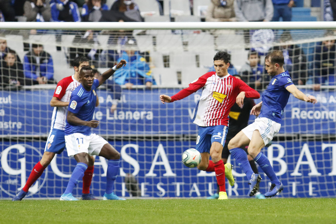 Las mejores jugadas del derbi asturiano, en imágenes