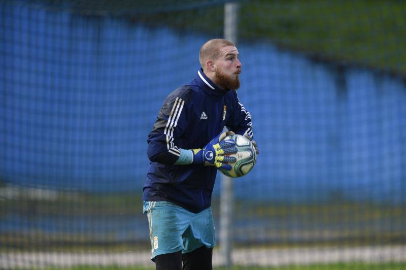 Los jugadores del Real Oviedo han entrenado este lunes, tras el empate sin goles del derbi. 