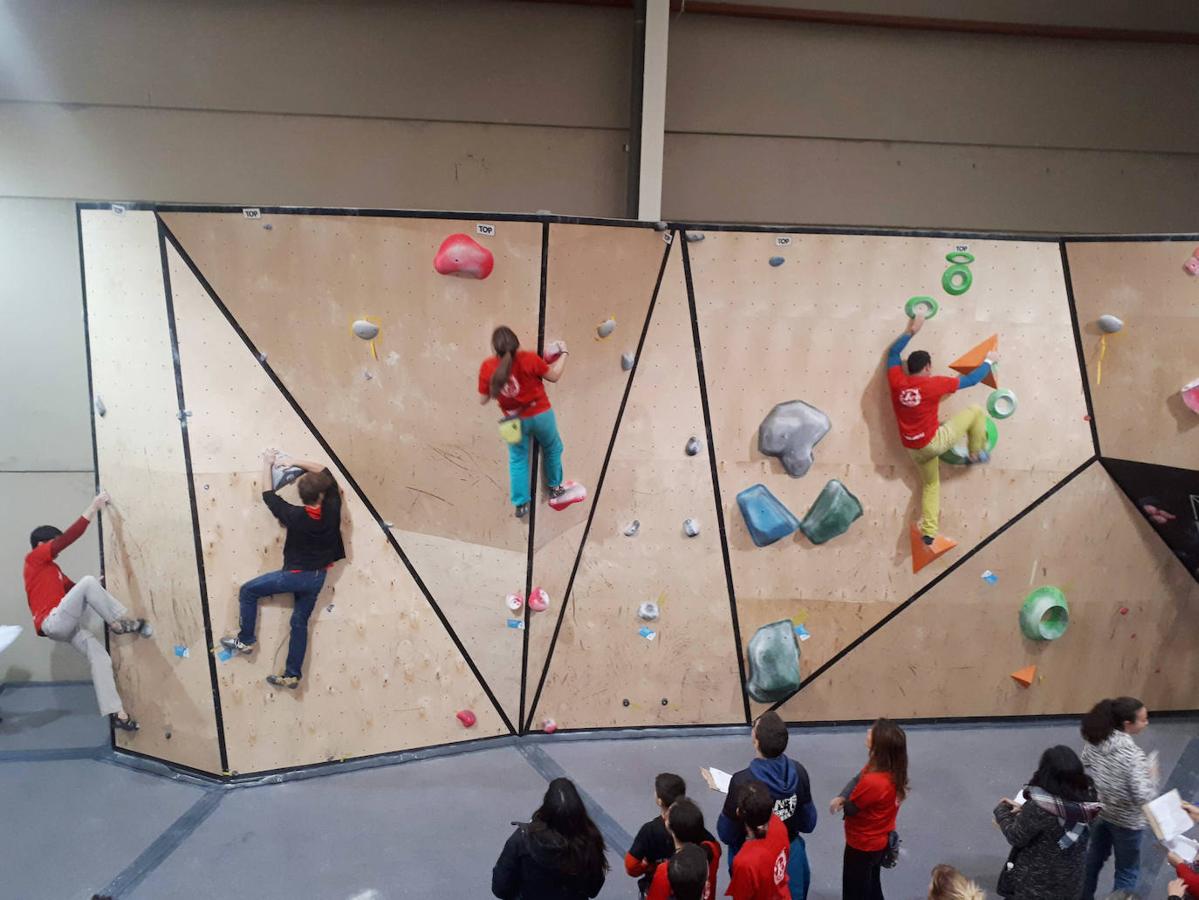 Fotos: ¿Estuviste en la primera prueba de la Copa de Asturias de escalada? ¡Búscate!