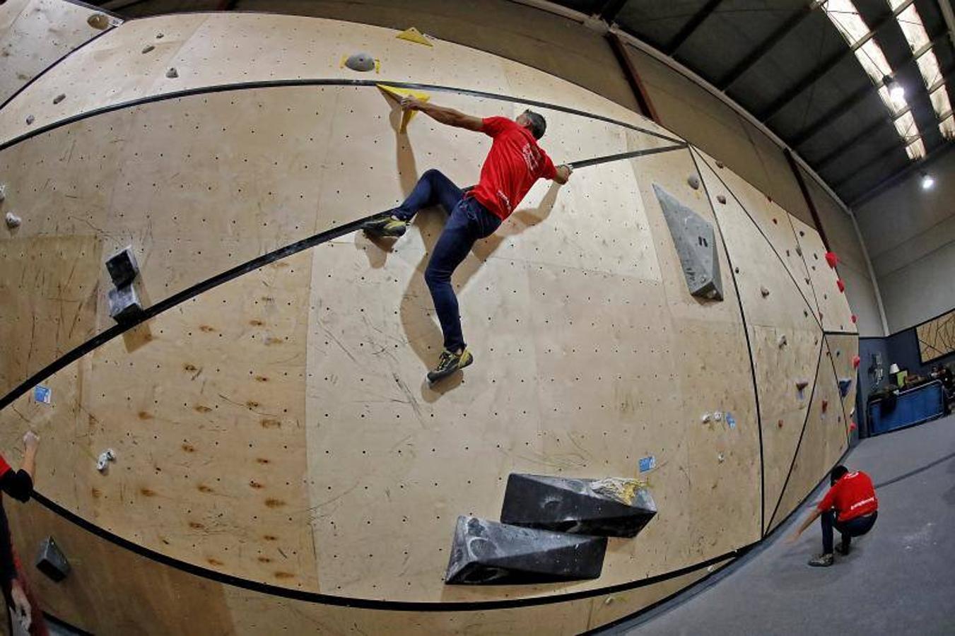 Fotos: ¿Estuviste en la primera prueba de la Copa de Asturias de escalada? ¡Búscate!