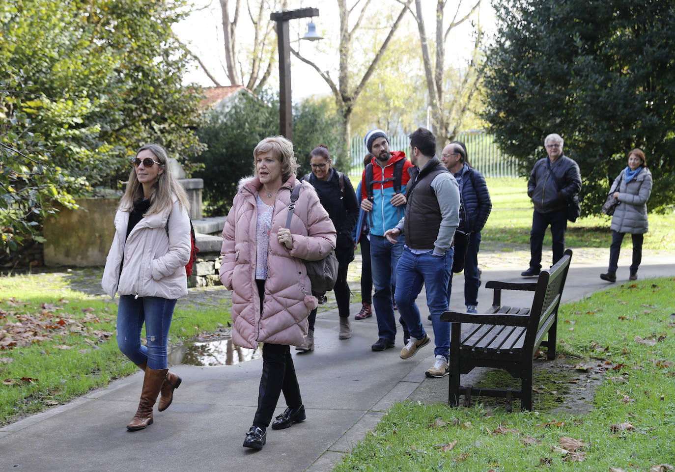 Dos profesores españoles, dos italianos, dos austriacos, dos portugueses y dos griegos, participantes en el programa educativo llamado 'Erasmus+' que coordina el IES Montevil visitaron esta mañana el museo gijonés.