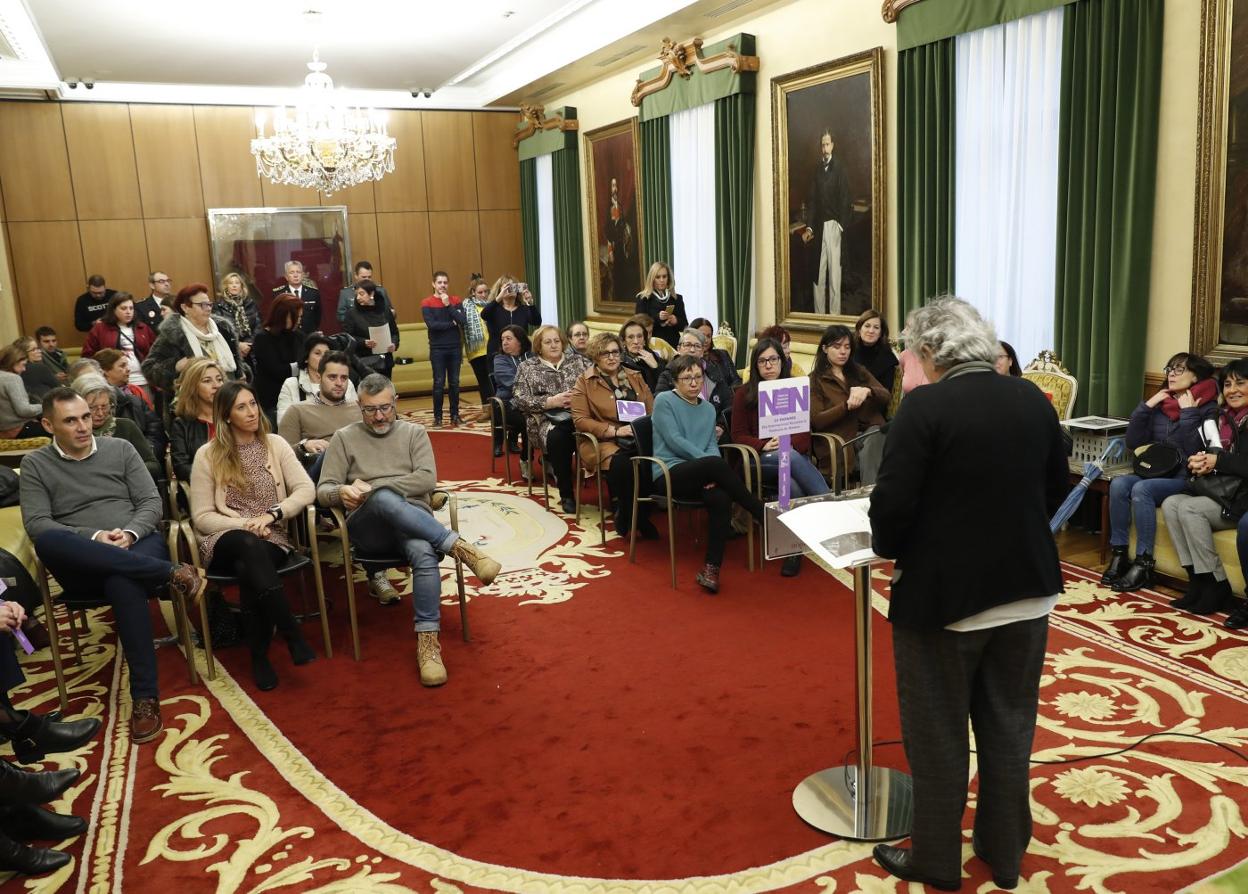 Asistentes a la presentación de los actos del 25-N. 