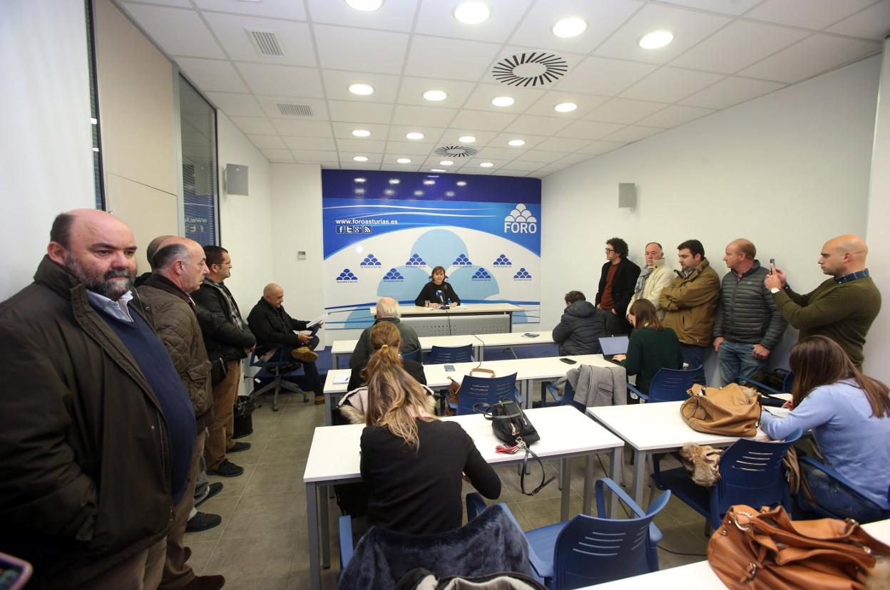 Carmen Moriyón, durante la rueda de prensa que ofreció ayer tras la reunión de la comisión directiva extraordinaria de Foro. 