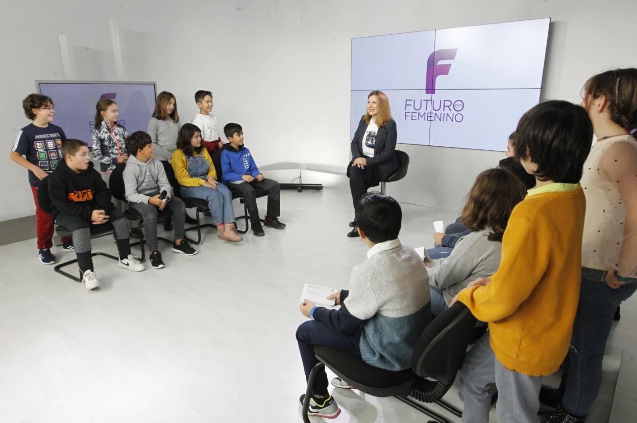 Futuro en Femenino. Los escolares, en su visita al plató de Canal 10