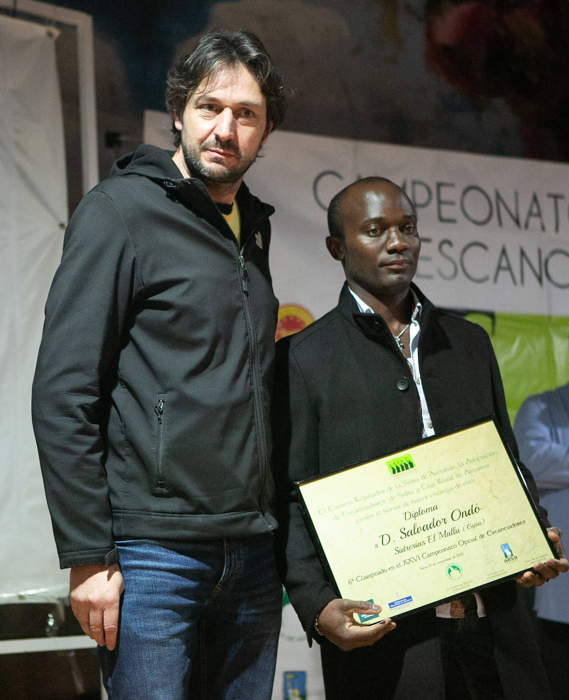 El camarero de la sidrería El Madreñeru de Pola de Siero ha sido el décimo séptimo en conseguirlo