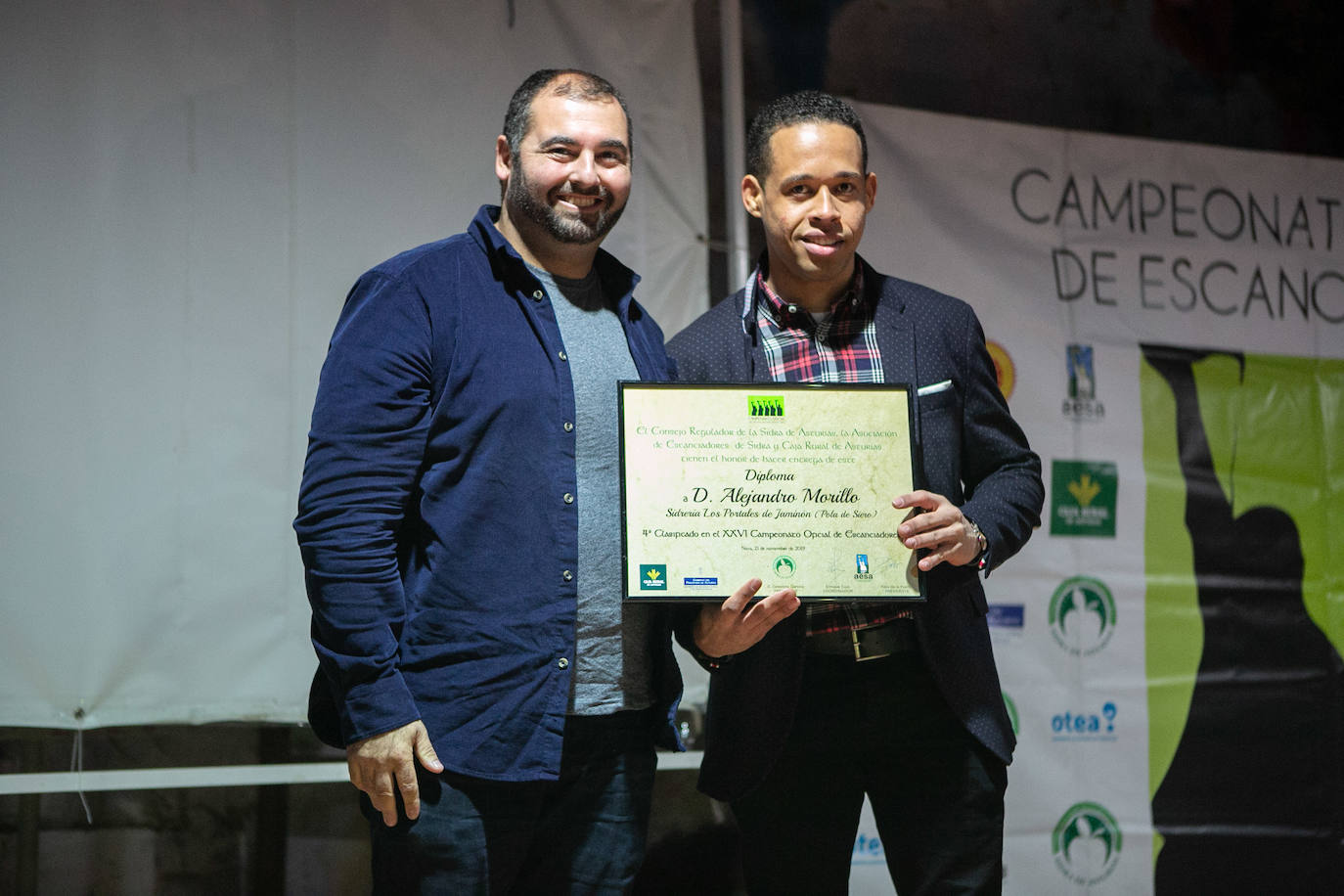 El camarero de la sidrería El Madreñeru de Pola de Siero ha sido el décimo séptimo en conseguirlo