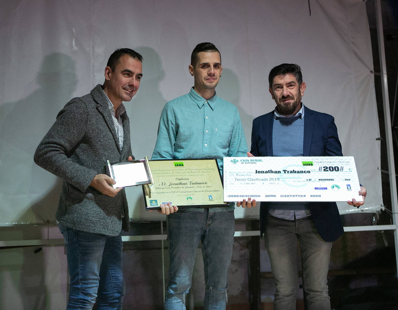 El camarero de la sidrería El Madreñeru de Pola de Siero ha sido el décimo séptimo en conseguirlo