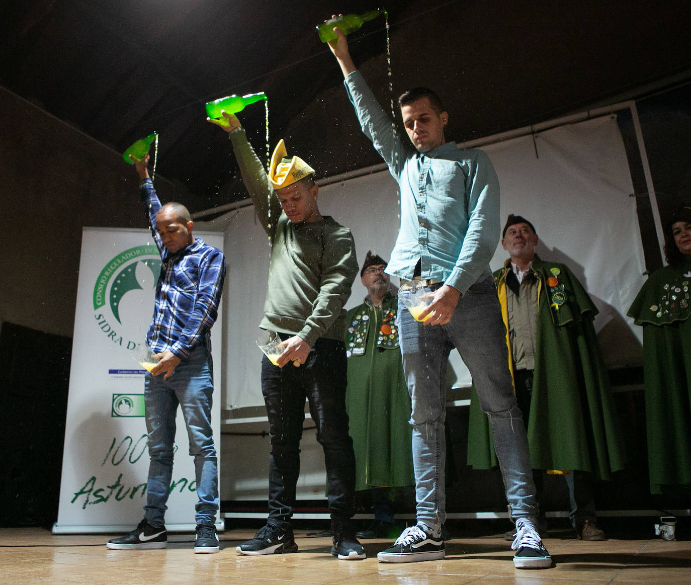 El camarero de la sidrería El Madreñeru de Pola de Siero ha sido el décimo séptimo en conseguirlo