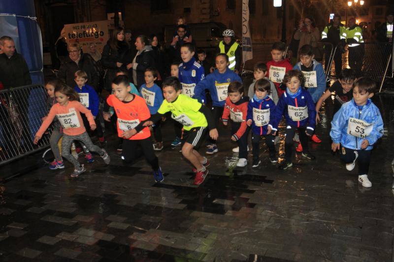 La ciudad de Oviedo acogió, este sábado, la carrera Oviedo Corre Contigo.