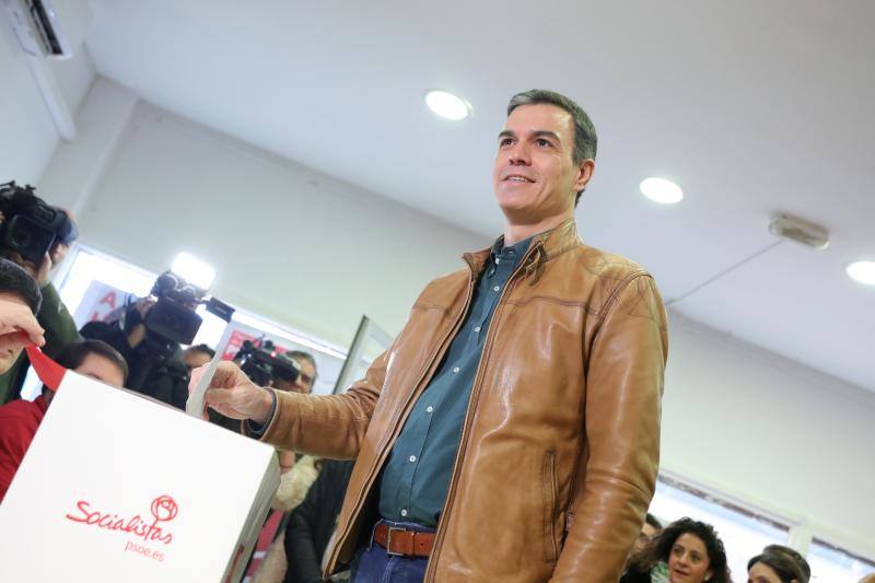 Pedro Sánchez, votando este sábado en Pozuelo de Alarcón. 