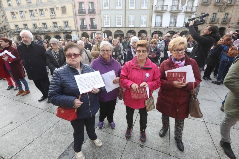 Numerosas localidades asturianas se han sumado hoy a los actos del 25-N, para expresa su repulsa ante los crímenes de la violencia machista. 