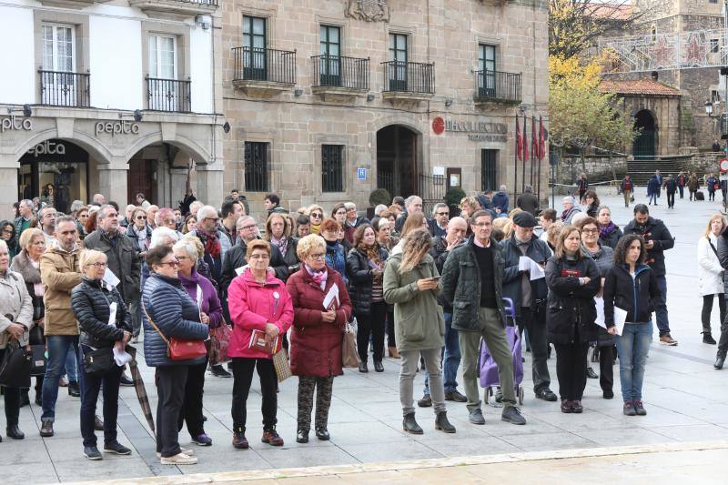 Numerosas localidades asturianas se han sumado hoy a los actos del 25-N, para expresa su repulsa ante los crímenes de la violencia machista. 