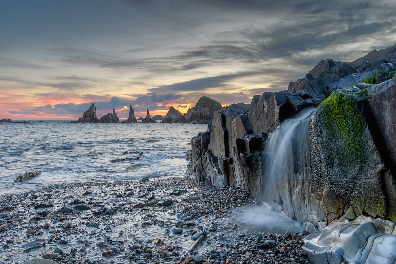 De Oriente a Occidente, entre playas y montañas, estas son algunas de las mejores escenas presentadas al concurso de fotografía 'Escenas de Asturias' de EL COMERCIO con el patrocinio de El Gaitero 