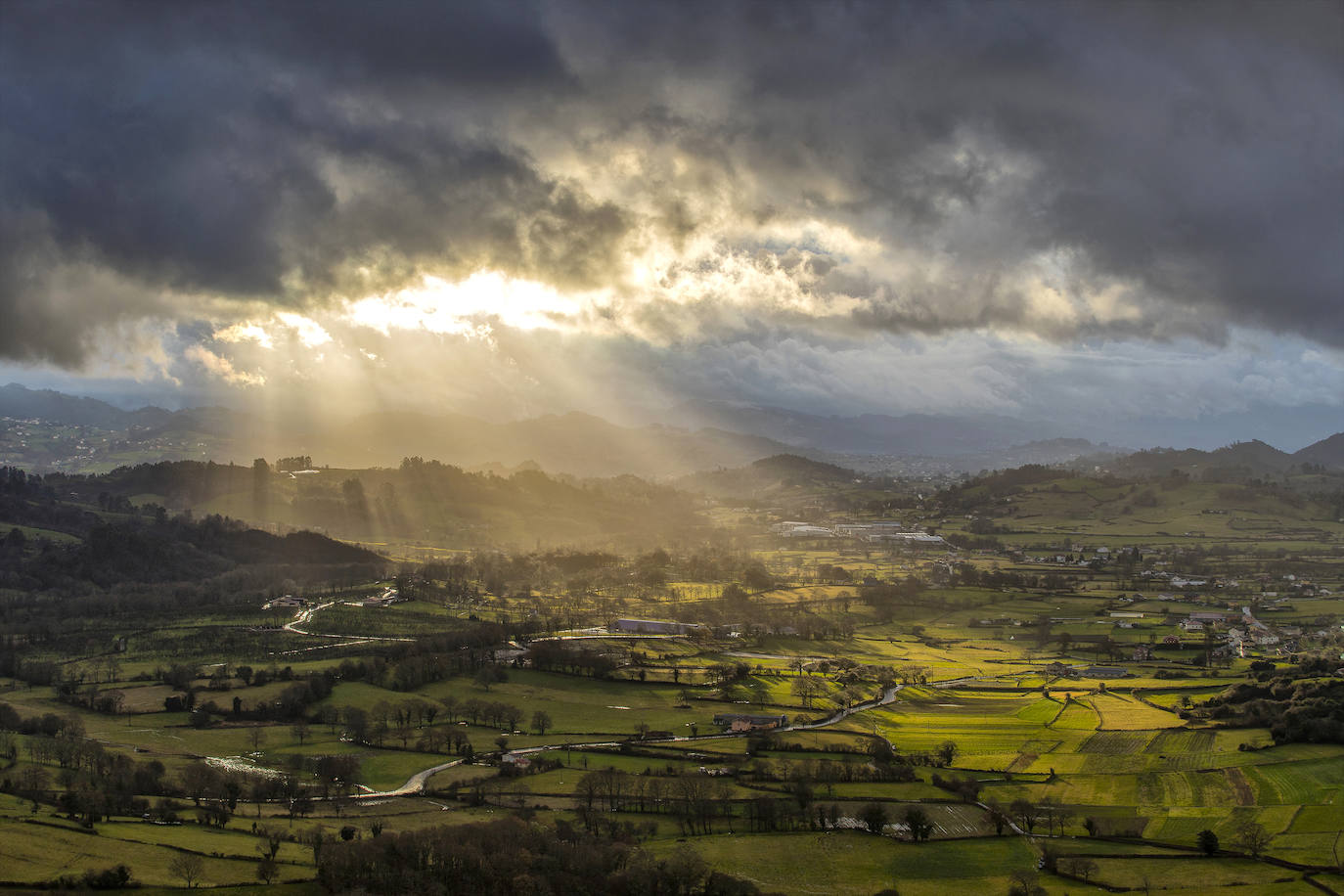 De Oriente a Occidente, entre playas y montañas, estas son algunas de las mejores escenas presentadas al concurso de fotografía 'Escenas de Asturias' de EL COMERCIO con el patrocinio de El Gaitero 