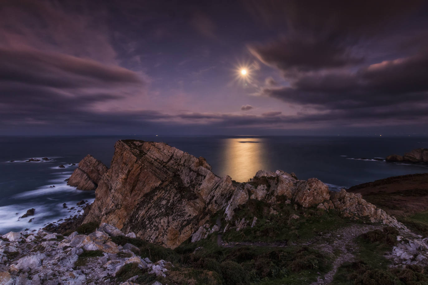 De Oriente a Occidente, entre playas y montañas, estas son algunas de las mejores escenas presentadas al concurso de fotografía 'Escenas de Asturias' de EL COMERCIO con el patrocinio de El Gaitero 