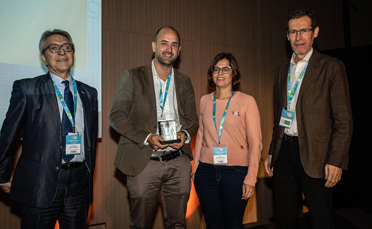 El neurólogo asturiano Luis Querol recibe el Premio SEN por su labor científica