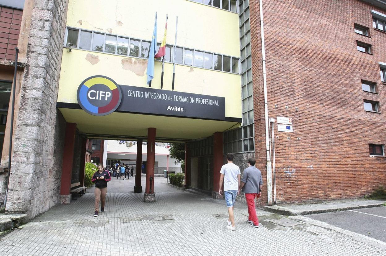 Acceso al Centro Integrado de FP de Avilés. 