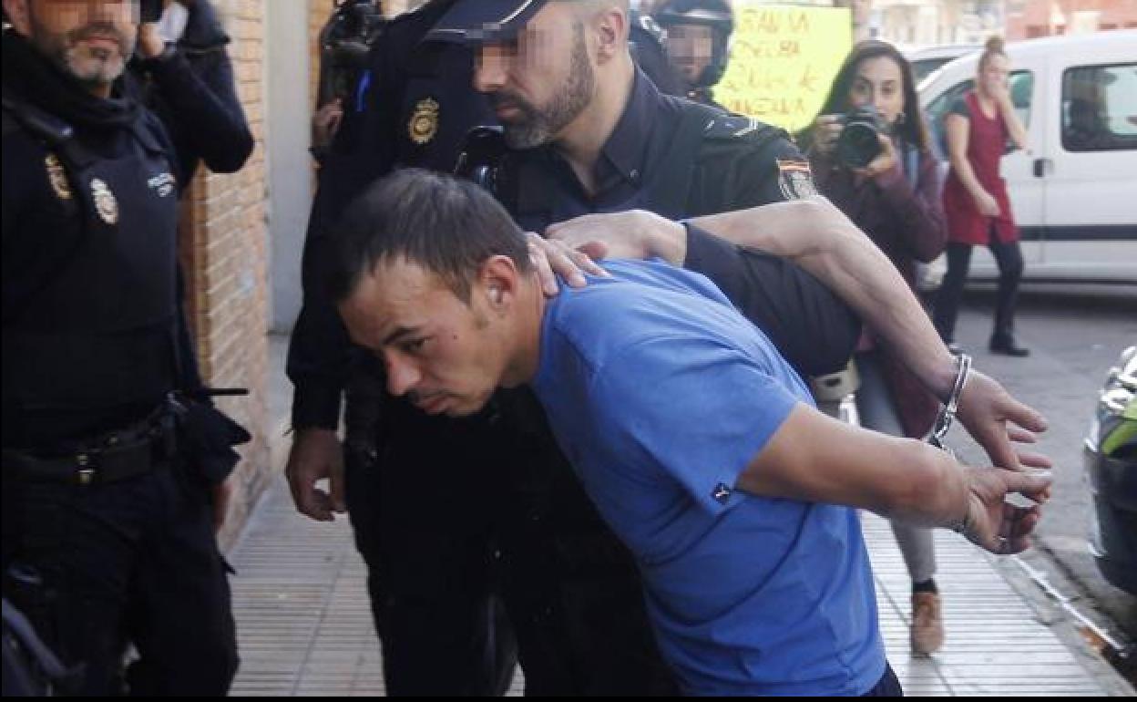 Prisión permanente revisable para el hombre que degolló a su hija en Valencia para vengarse de su mujer