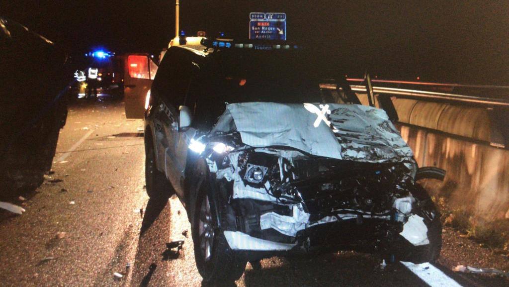 Cinco personas, entre ellas un niño de seis años, han resultado heridas de diversa consideración en un accidente registrado en la autovía del Cantábrico a la altura del concejo de Lllanes. En el suceso se vieron implicados un todoterreno y una furgoneta. La A8 permaneció cortada más de tre horas a causa del siniestro.