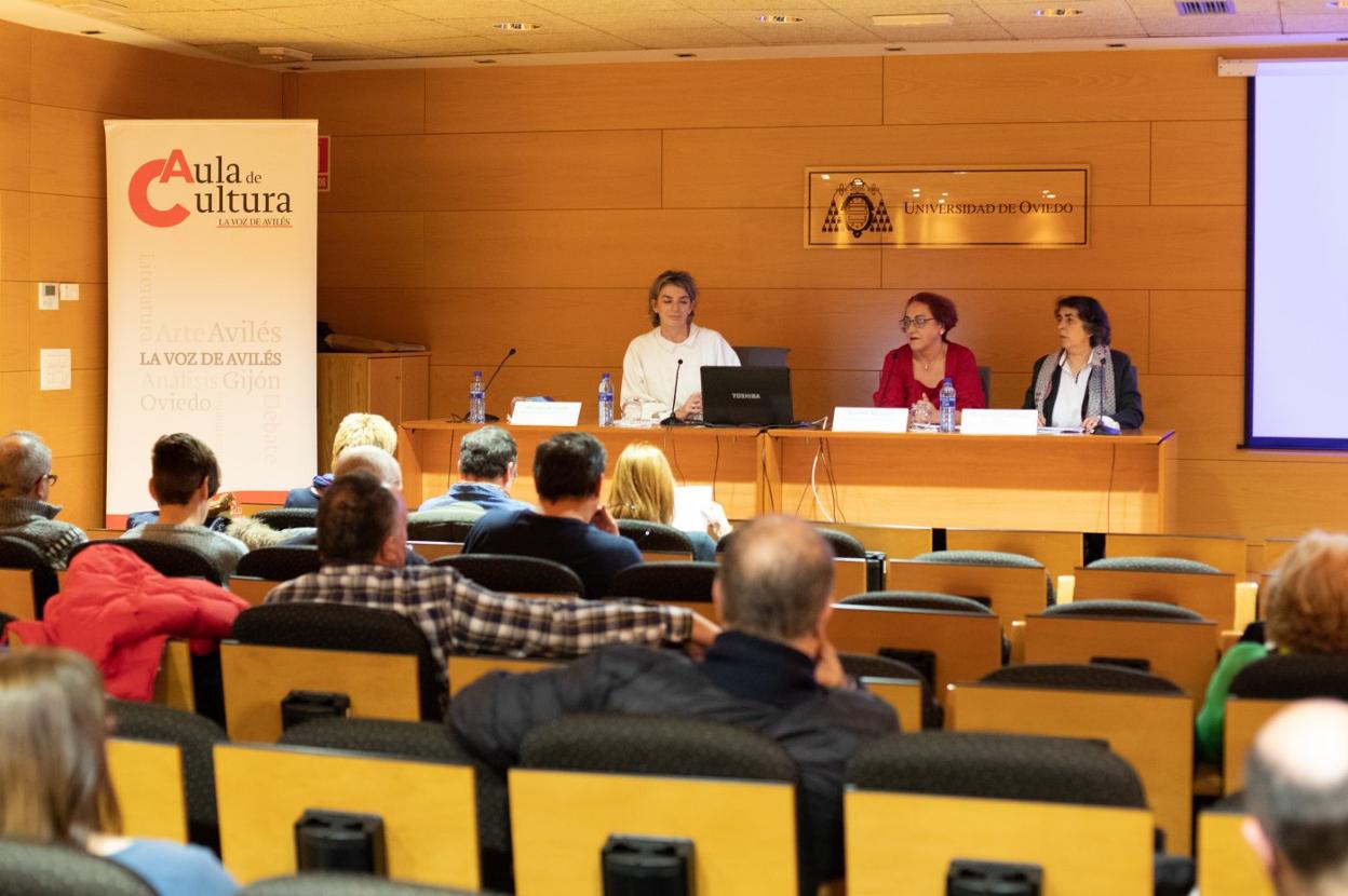 Presentación ayer de la revista Ítaca en el Aula de Cultura de LA VOZ. 