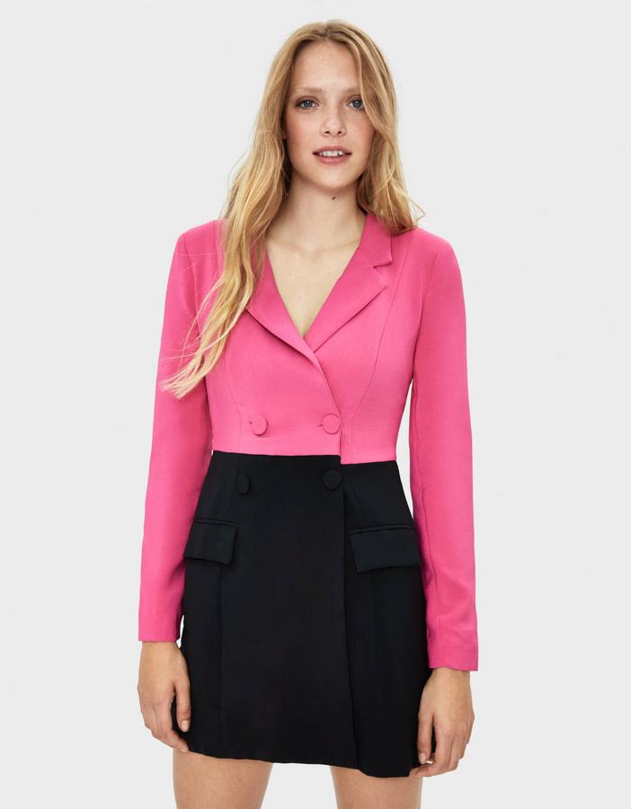 Vestido tipo blazer de Bershka con diseño bicolor en rosa y negro, 39,99 euros.