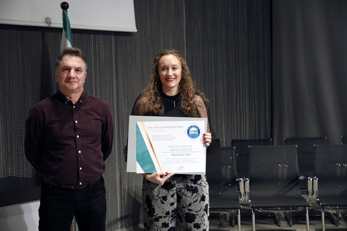 El Club Natación Santa Olaya reunió este viernes a sus mejores deportistas en la gala anual del club que se celebró en el recinto ferial Luis Adaro. Aroa Silva y César Castro fueron distinguidos. 