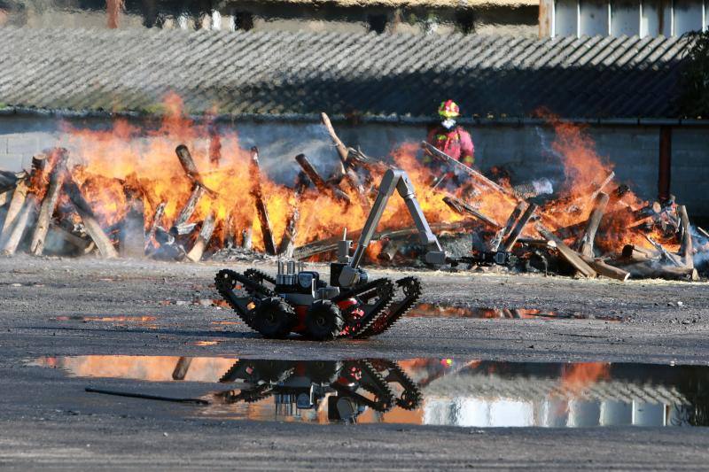 La brigada de Salvamento Minero de Hunosa, la Unidad Militar de Emergencias, el Servicio de Montaña de la Guardia Civil y la unidad de Subsuelo de la Policía Nacional participan, por primera vez de forma conjunta, en un simulacro de accidente en el Pozo Santiago.