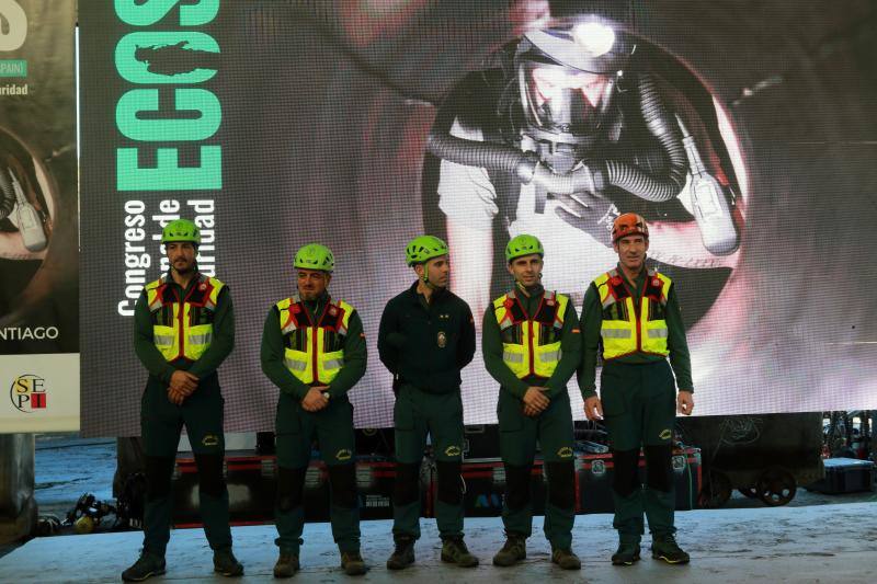 La brigada de Salvamento Minero de Hunosa, la Unidad Militar de Emergencias, el Servicio de Montaña de la Guardia Civil y la unidad de Subsuelo de la Policía Nacional participan, por primera vez de forma conjunta, en un simulacro de accidente en el Pozo Santiago.