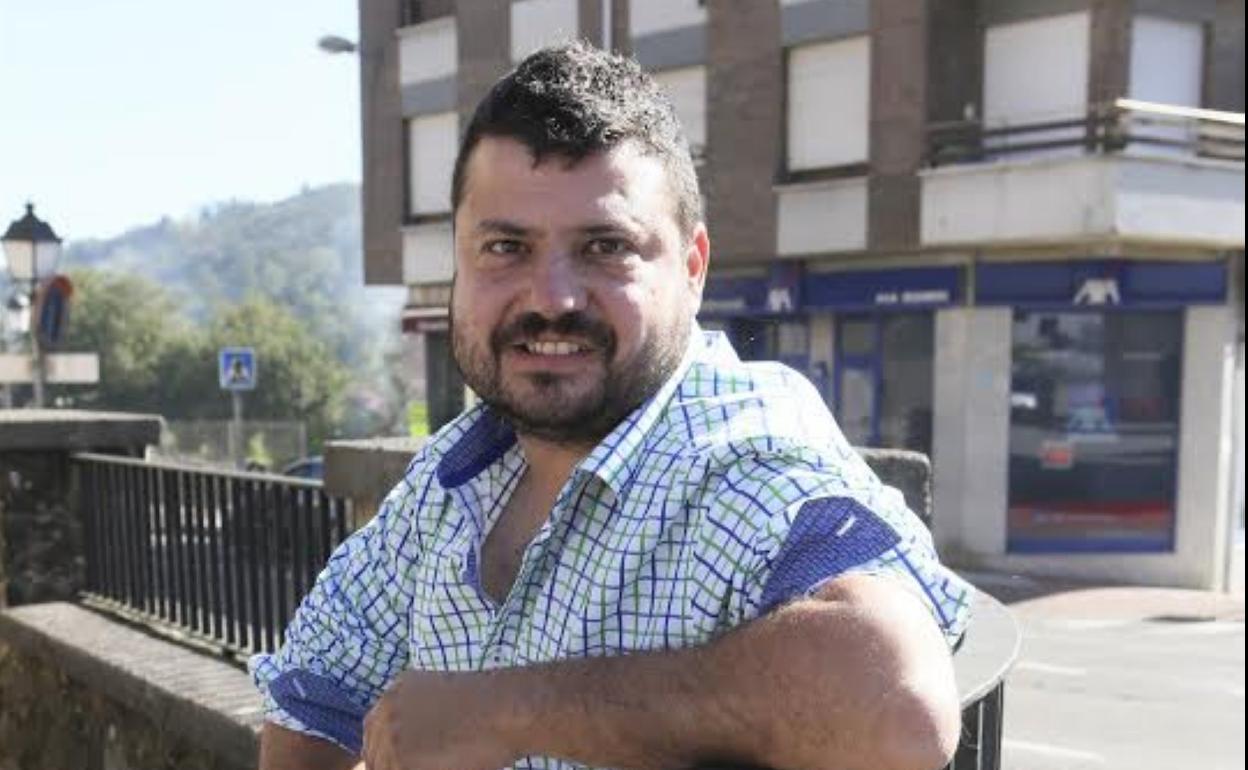 El alcalde de Bimenes, el asturianista Aitor García. 