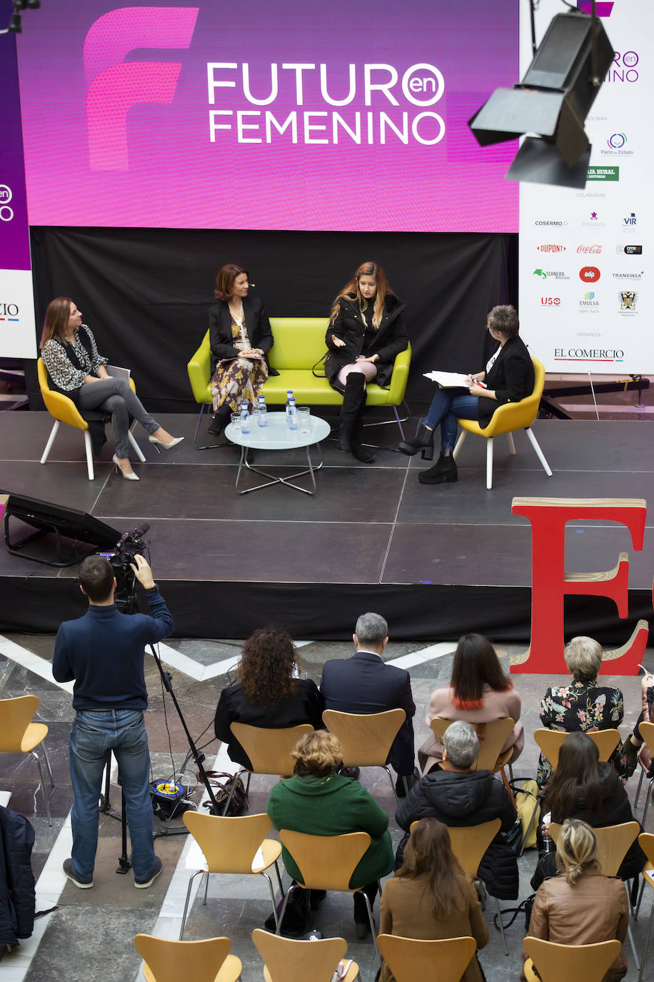 La directora general de Igualdad del Principado, Nuria Varela, ha sido la encargada de abrir la jornada Futuro en Femenino organizada en Gijón por EL COMERCIO.