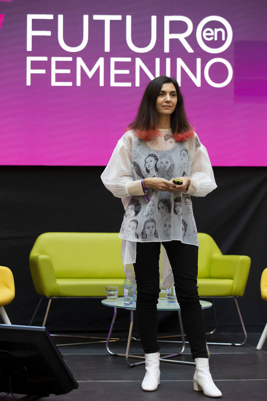 La directora general de Igualdad del Principado, Nuria Varela, ha sido la encargada de abrir la jornada Futuro en Femenino organizada en Gijón por EL COMERCIO.