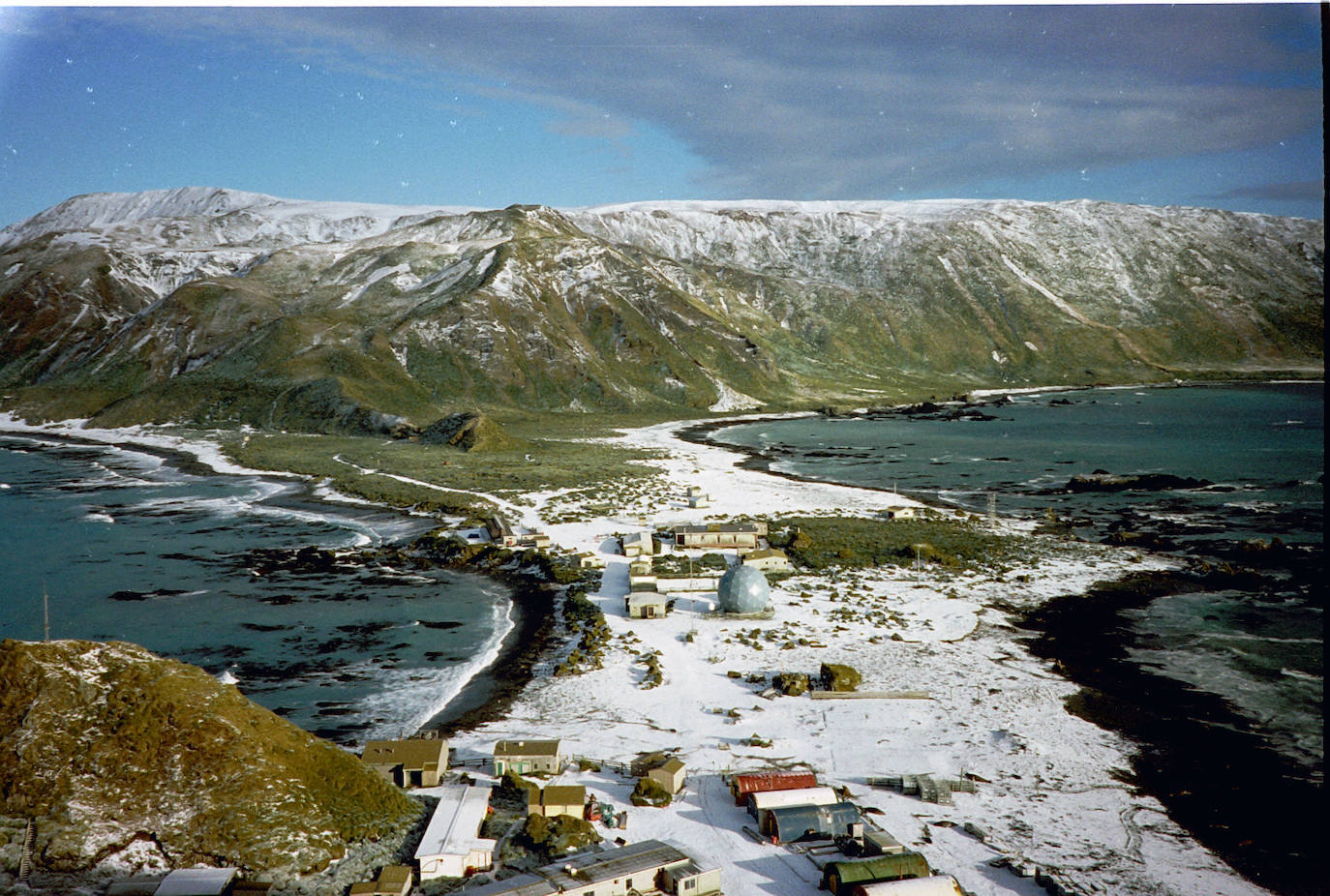 ISLA MACQUARIE | Esta pequeña isla se encuentra entre Nueva Zelanda y la Antártida. Tal vez sea el Patrimonio de la Humanidad más inaccesible de todos. Recibió la mención en 1997 en reconocimiento a su importancia geológica. La isla está deshabitada, salvo por los pocos científicos de la base ubicada al pie de la colina Wireless.