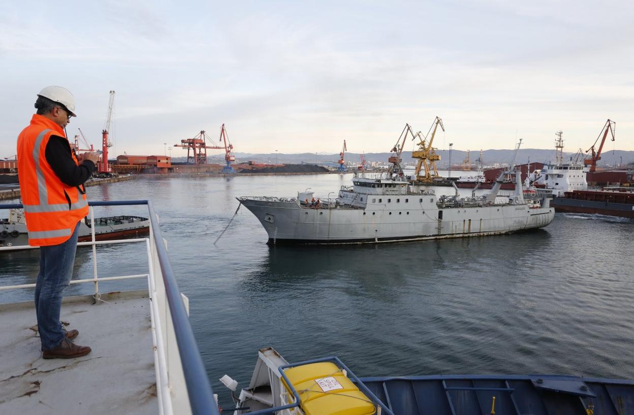 Llegada del buque a las instalaciones de DDR Vessels en El Musel. 