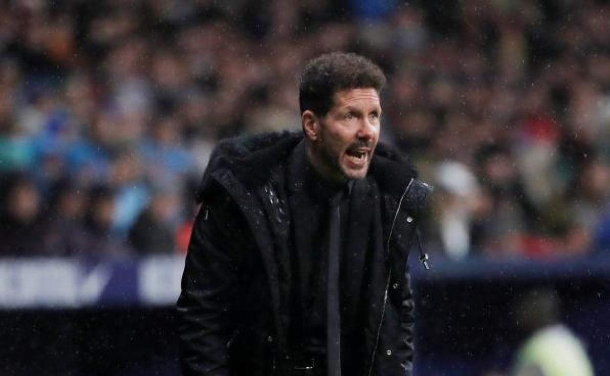 Diego Simeone, durante el partido ante el Barça. 