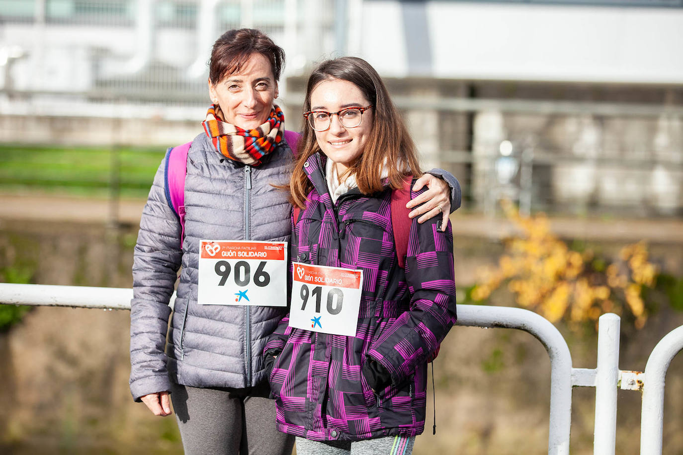 Ha llovido mucho, pero eso no mermó los ánimos de los participantes en la Marcha Familiar Solidaria de EL COMERCIO, organizada este año en beneficio de la asociación Galbán, dedicada a apoyar a familias de niños con cáncer.