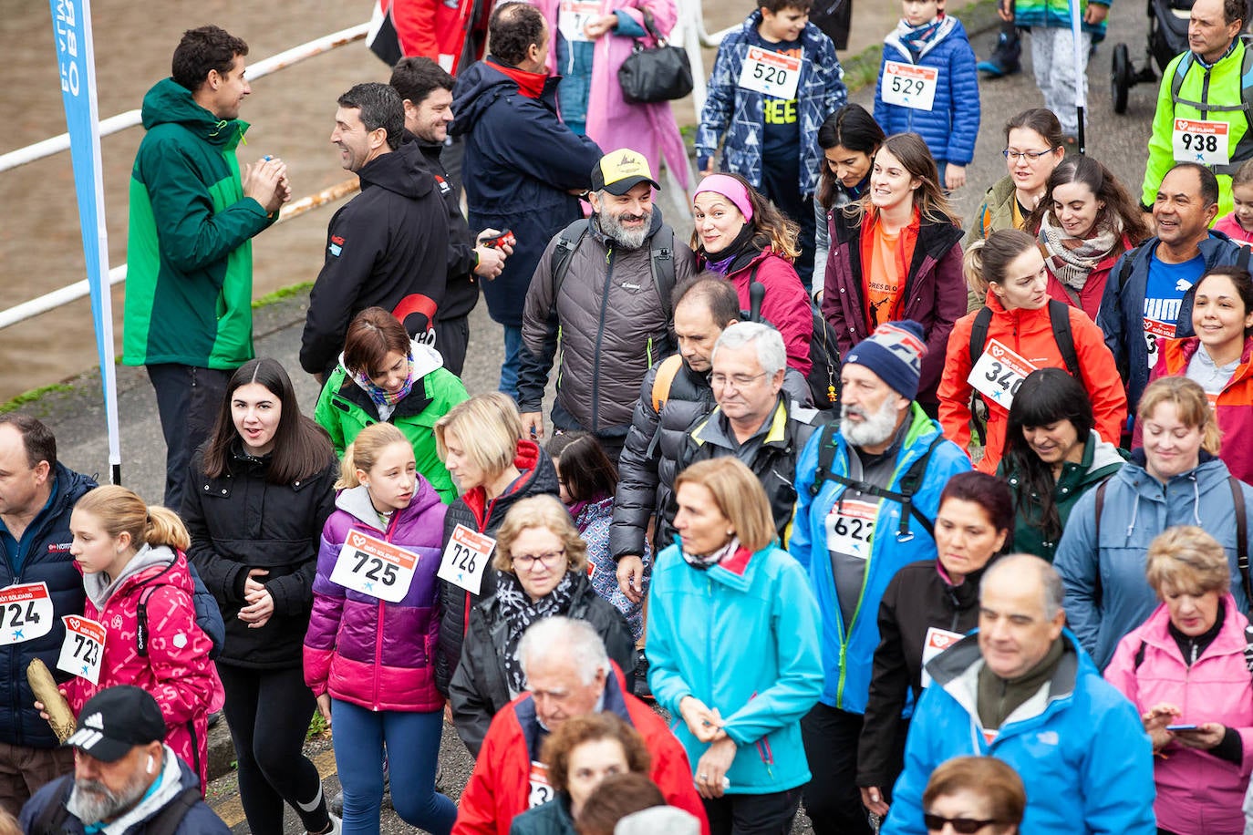 Ha llovido mucho, pero eso no mermó los ánimos de los participantes en la Marcha Familiar Solidaria de EL COMERCIO, organizada este año en beneficio de la asociación Galbán, dedicada a apoyar a familias de niños con cáncer.