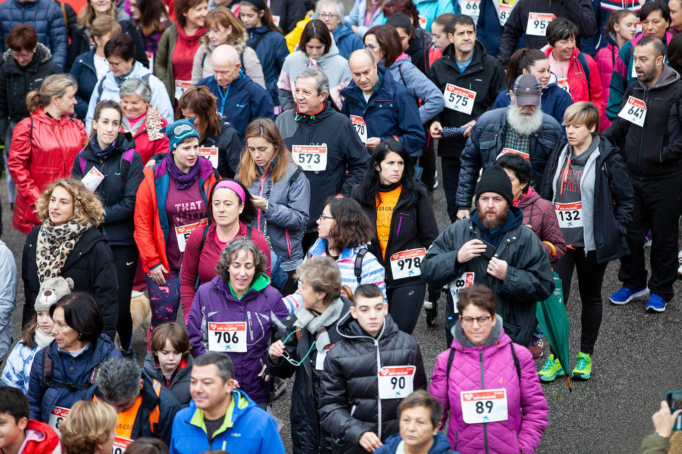 Ha llovido mucho, pero eso no mermó los ánimos de los participantes en la Marcha Familiar Solidaria de EL COMERCIO, organizada este año en beneficio de la asociación Galbán, dedicada a apoyar a familias de niños con cáncer.