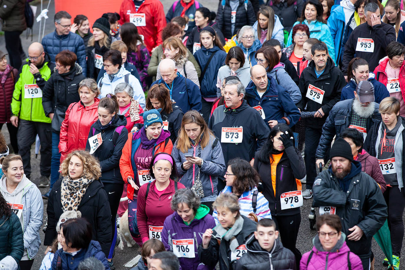 Ha llovido mucho, pero eso no mermó los ánimos de los participantes en la Marcha Familiar Solidaria de EL COMERCIO, organizada este año en beneficio de la asociación Galbán, dedicada a apoyar a familias de niños con cáncer.