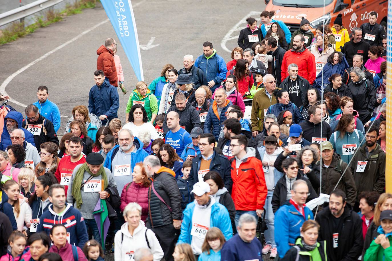 Ha llovido mucho, pero eso no mermó los ánimos de los participantes en la Marcha Familiar Solidaria de EL COMERCIO, organizada este año en beneficio de la asociación Galbán, dedicada a apoyar a familias de niños con cáncer.