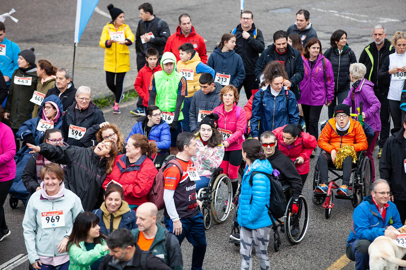 Ha llovido mucho, pero eso no mermó los ánimos de los participantes en la Marcha Familiar Solidaria de EL COMERCIO, organizada este año en beneficio de la asociación Galbán, dedicada a apoyar a familias de niños con cáncer.