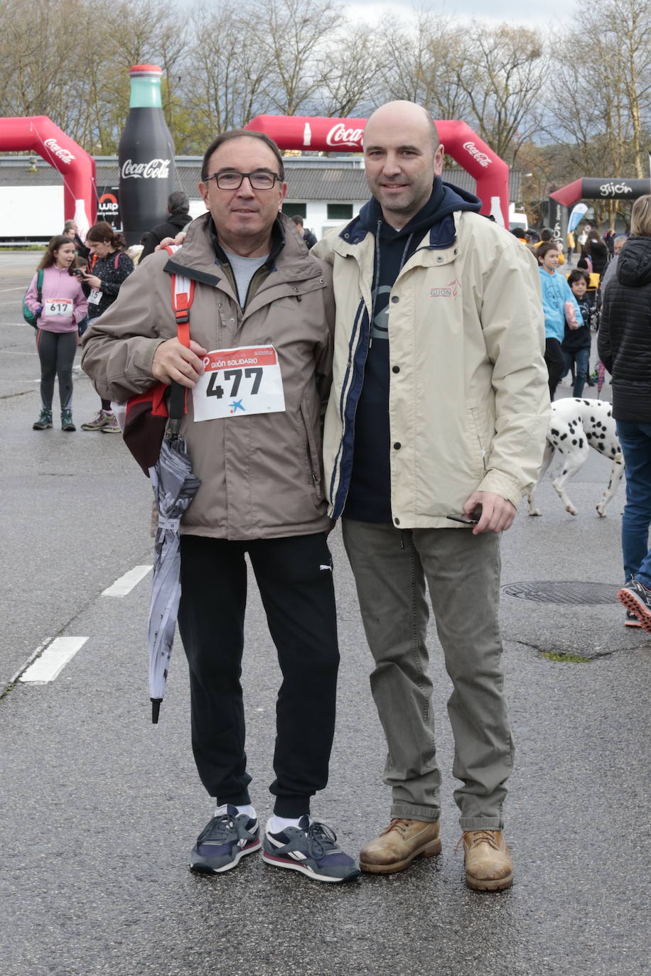 Ha llovido mucho, pero eso no mermó los ánimos de los participantes en la Marcha Familiar Solidaria de EL COMERCIO, organizada este año en beneficio de la asociación Galbán, dedicada a apoyar a familias de niños con cáncer.