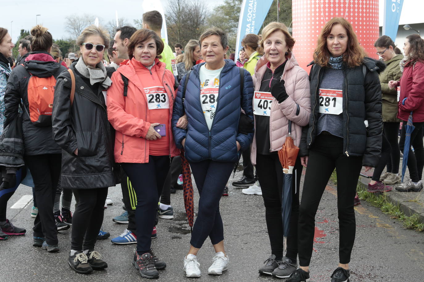 Ha llovido mucho, pero eso no mermó los ánimos de los participantes en la Marcha Familiar Solidaria de EL COMERCIO, organizada este año en beneficio de la asociación Galbán, dedicada a apoyar a familias de niños con cáncer.