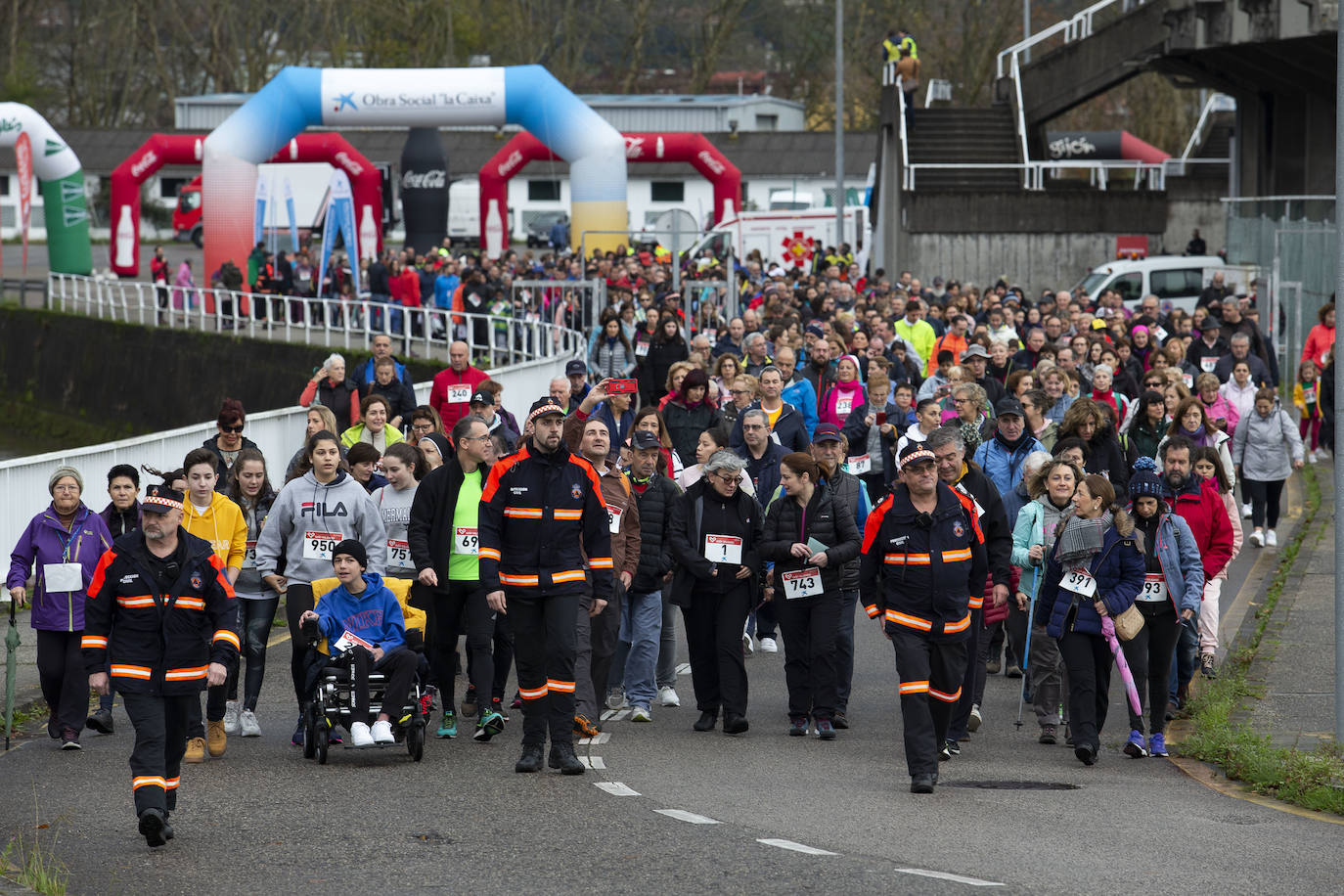 Ha llovido mucho, pero eso no mermó los ánimos de los participantes en la Marcha Familiar Solidaria de EL COMERCIO, organizada este año en beneficio de la asociación Galbán, dedicada a apoyar a familias de niños con cáncer.