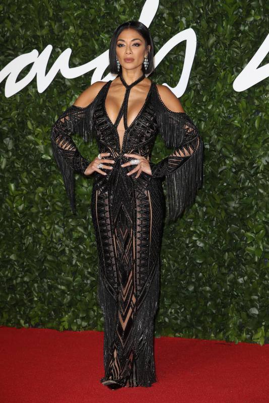 De la modelo Winnie Harlow a Alexa Chung, pasando por Julia Roberts o Naomi Campbell, estos han sido algunos de los looks más impresionantes de esta nueva cita de moda británica que ayer tuvo lugar en el Royal Albert Hall de Londres. Estos Fashion Awards 2019 han vuelto a estar repletos de glamour y nos han regalado looks espectaculares y sobre todo dignos de una alfombra roja como esta. Hemos recopilado los mejores.